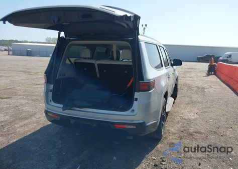 2022 Jeep Wagoneer Series Iii 4X4 z USA, uszkodzony, nr VIN 1C4SJVDT4NS144766